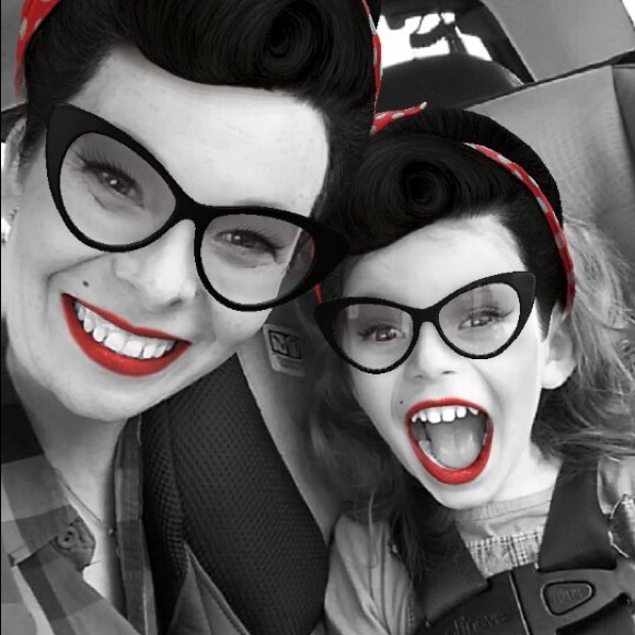 Meet your Posher, Kamila - Picture 2 of 2